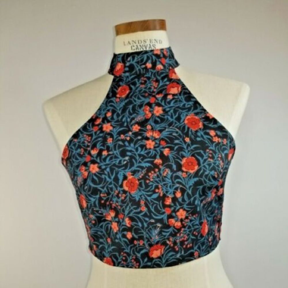 MISSGUIDED Floral Halter Crop Top
